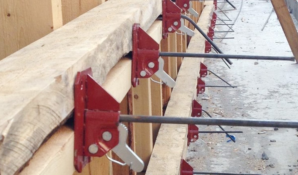 Пружинні затискачі (чирози) для опалубки