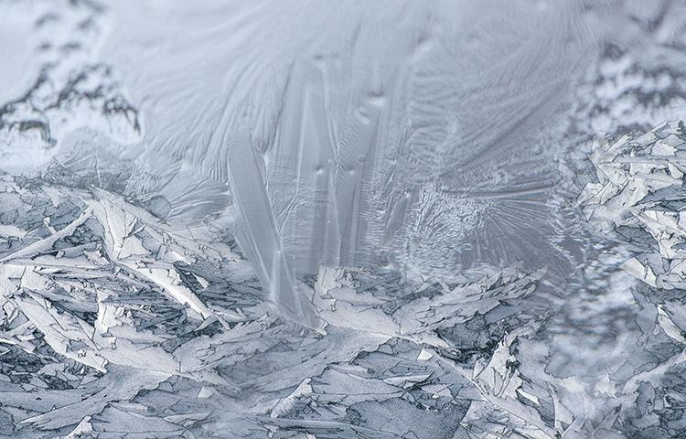 Чим укрити бетон взимку